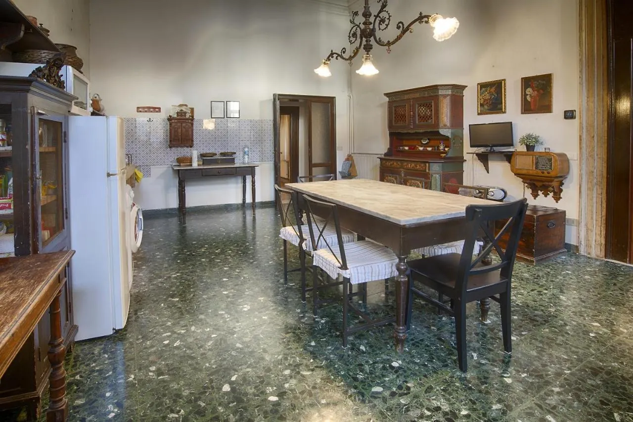 Vintage Venice Apartment 0*,  Italie