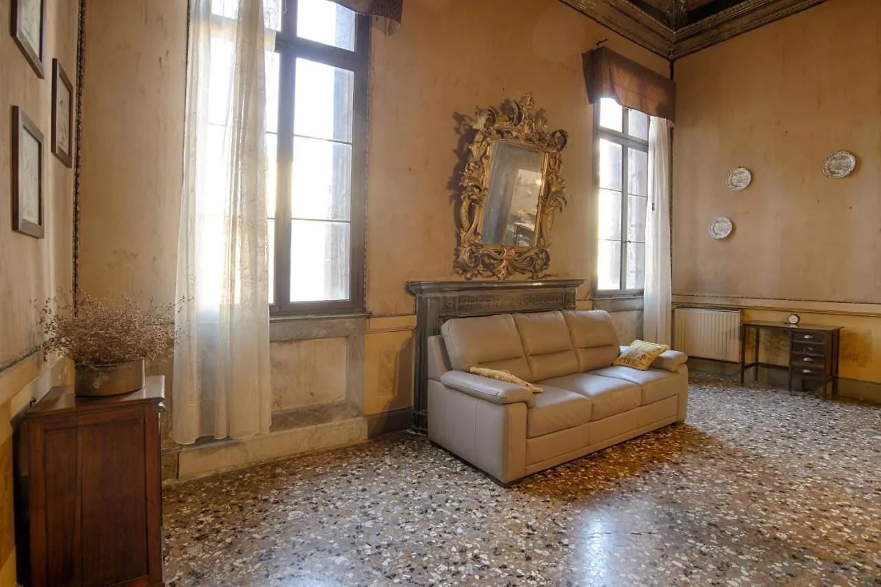 Vintage Venice Apartment