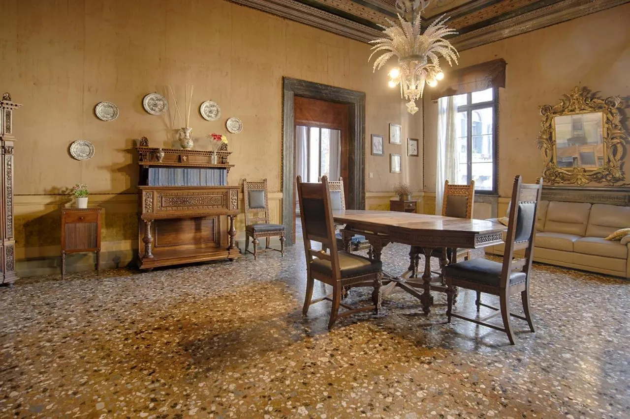 Vintage Venice Apartment Italy