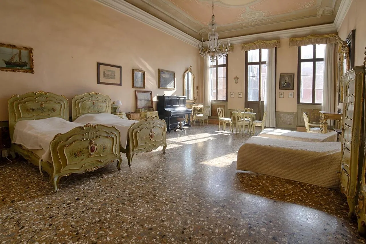 Vintage Venice Apartment