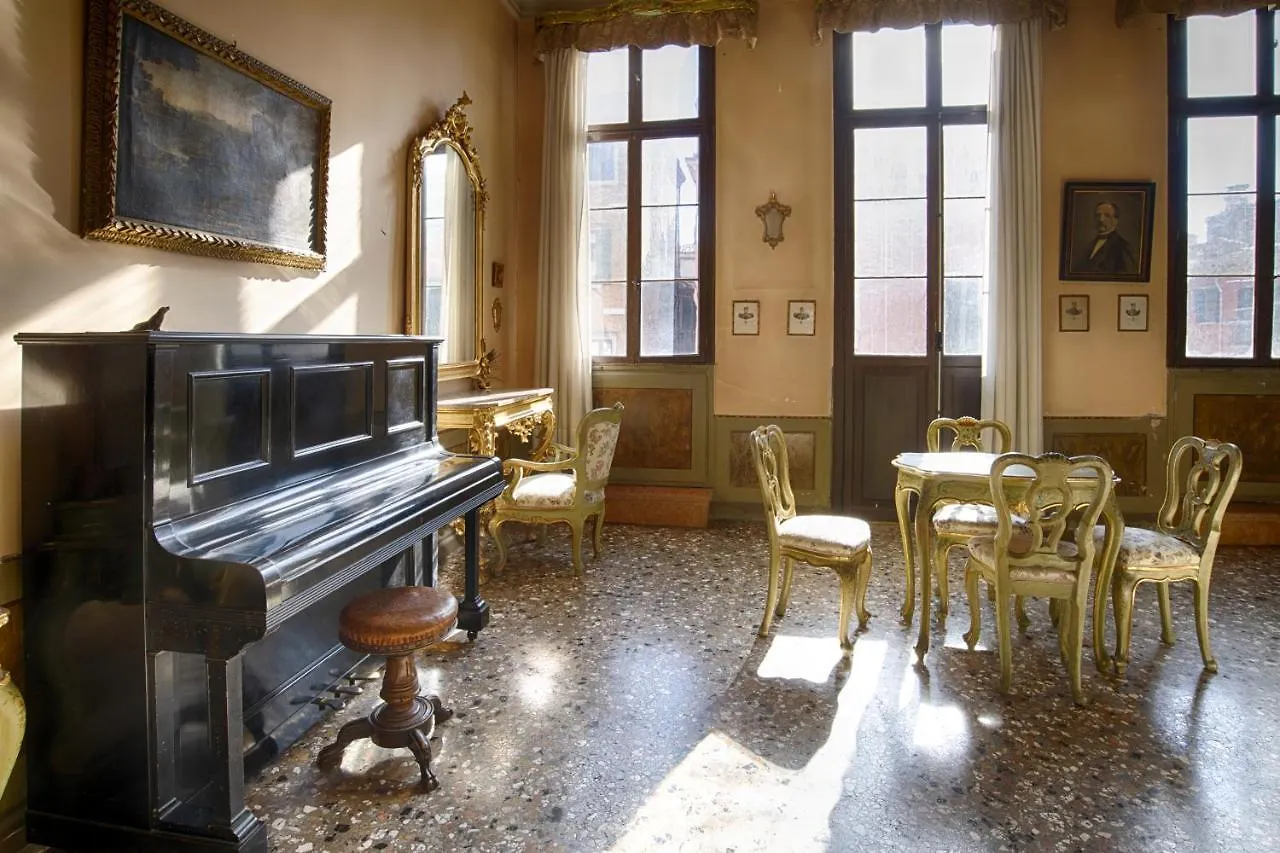 Vintage Venice Apartment